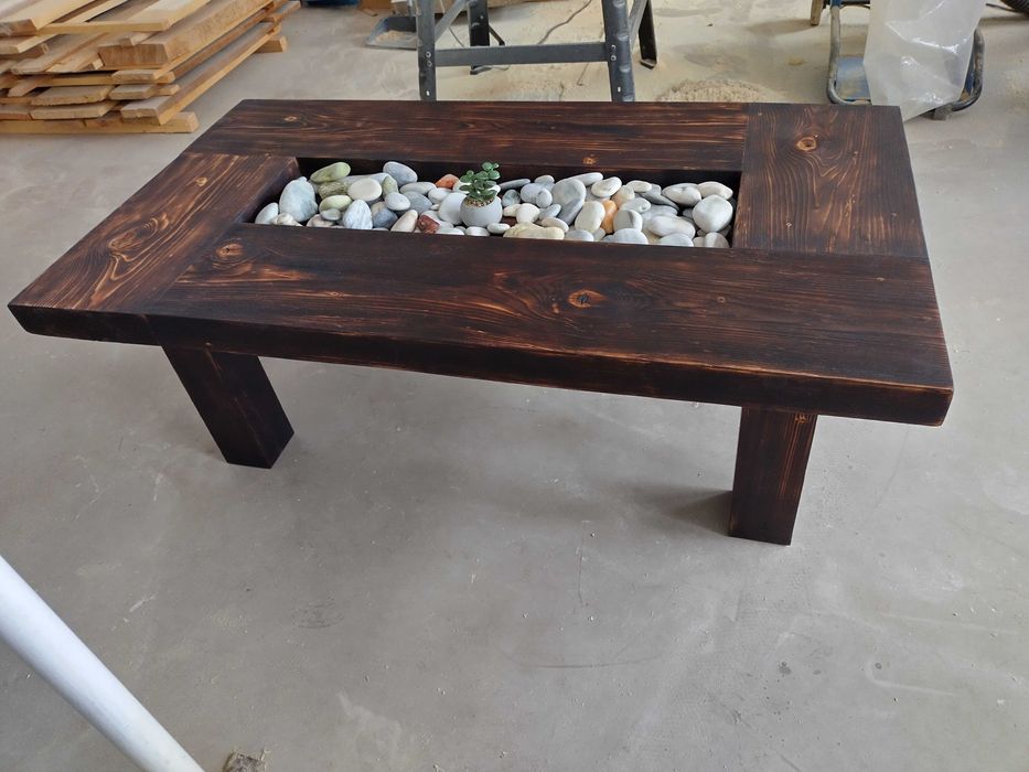 Бутикова холна маса от дърво