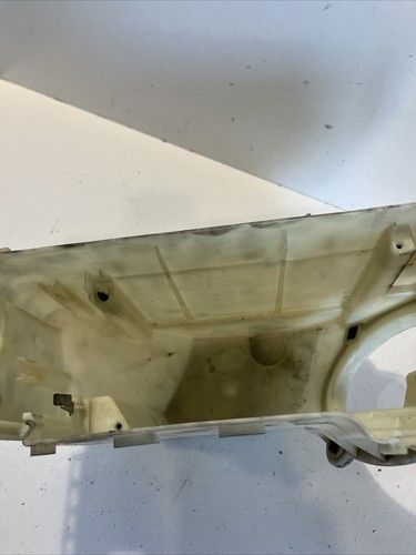 Държач на кутия с предпазители за Mercedes CLS W219 320 CDI (2009) A2115400824