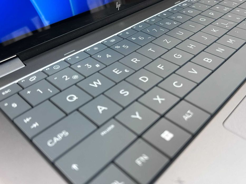 Laptop HP OmniBook X Flip 14 OLED, Intel Core Ultra 7, 32GB RAM, 1TB SSD