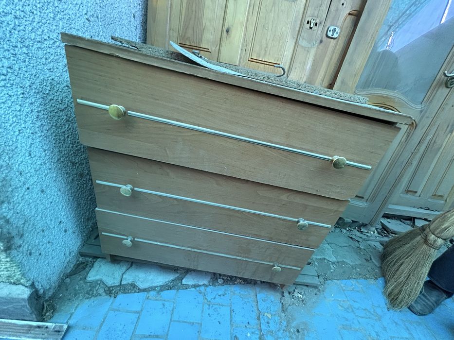 Тумбочка И Двери