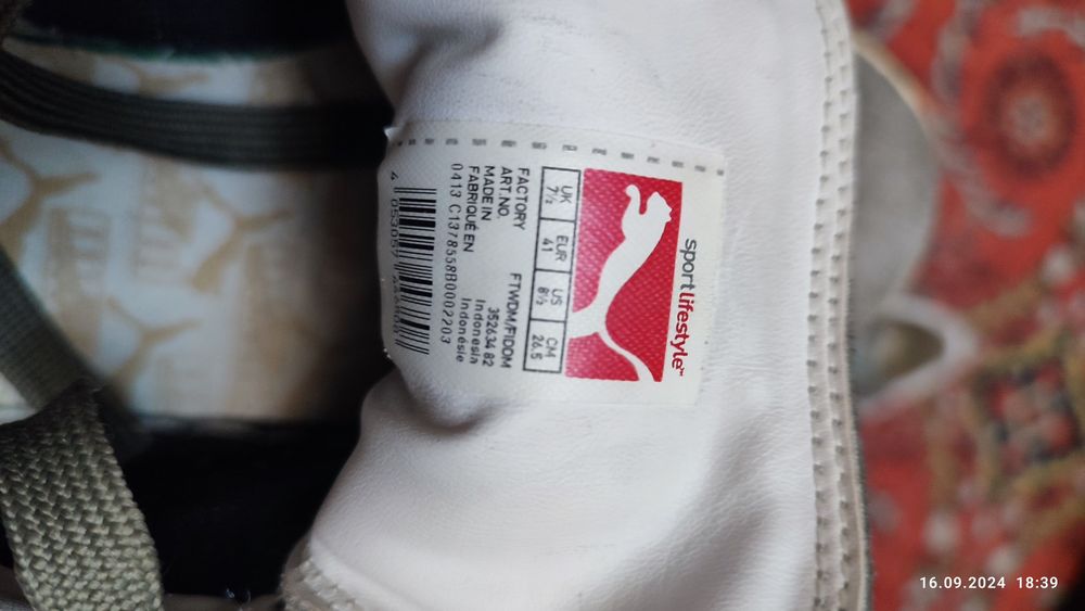 Продам кроссовки, лоферы.