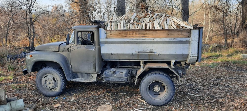Колотые дрова , доставка зил 130