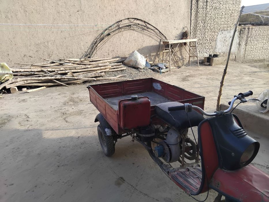 Motosikl sotiladi soz holatda narxini kelishamiz