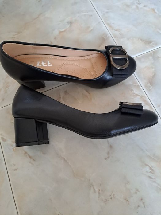 Черни     обувки