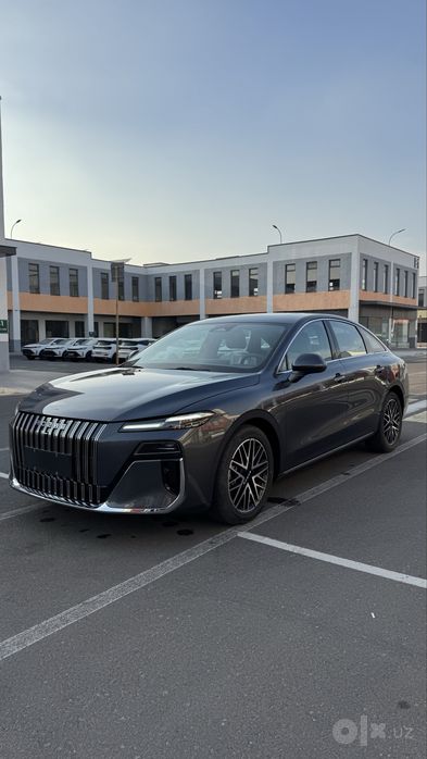 Roewe M7 DMH 2026 Gibrid 2050 km kulrang