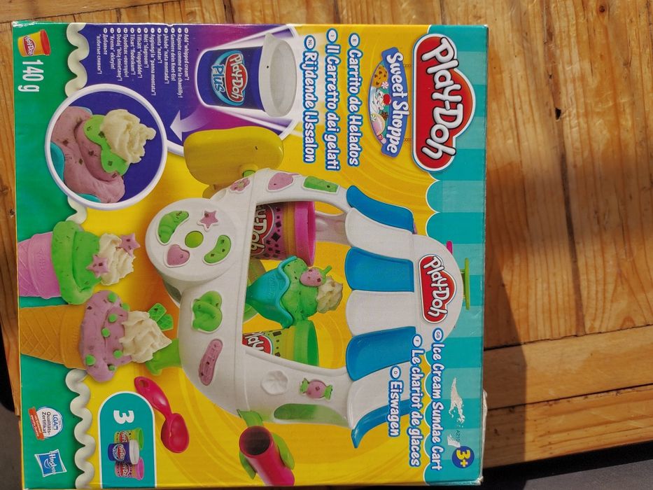 Продавам детска играчка. Машина за сладолед