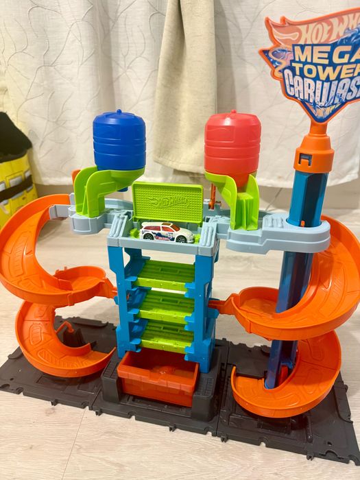 Писта hot wheels мега автомивка с термо кола