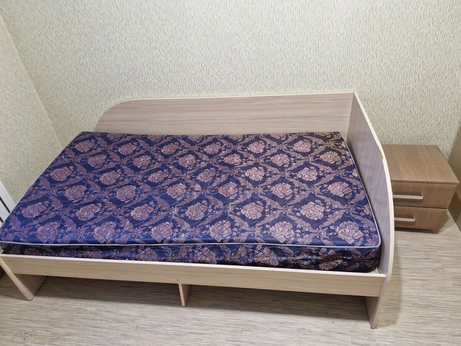 Кровать с матрасом