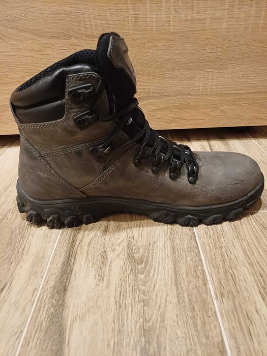 Мъжки зимни обувки №41. С връзки. Цвят: кафяв; Кавалер Юниън, България