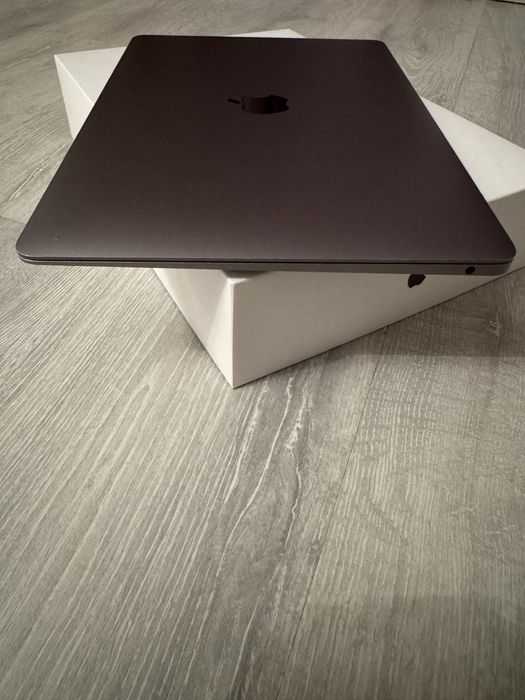 MacBook Air 13” Apple M1 (2020) – 8GB RAM, 256GB SSD Space Gray