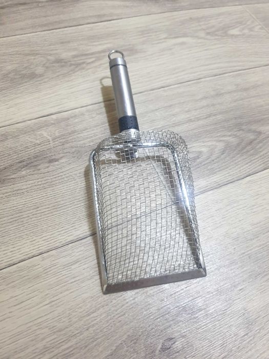 Металлический совок для кошачьего туалета