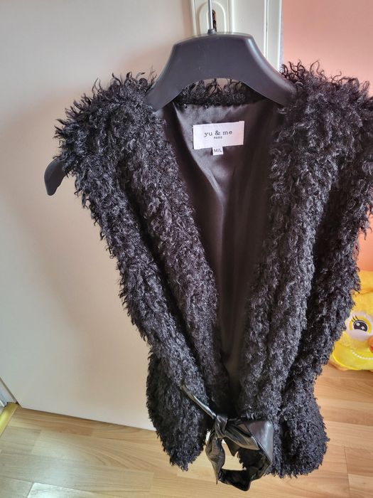 Дамски елеци единият с качулка!