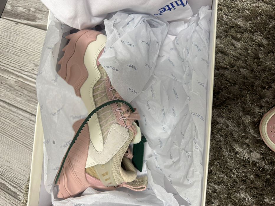Adidasi off white