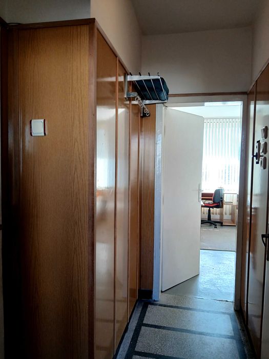 Продавам 4-стаен монолитен апартамент до Камела