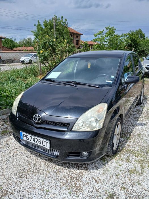 Продавам тойота корола версо