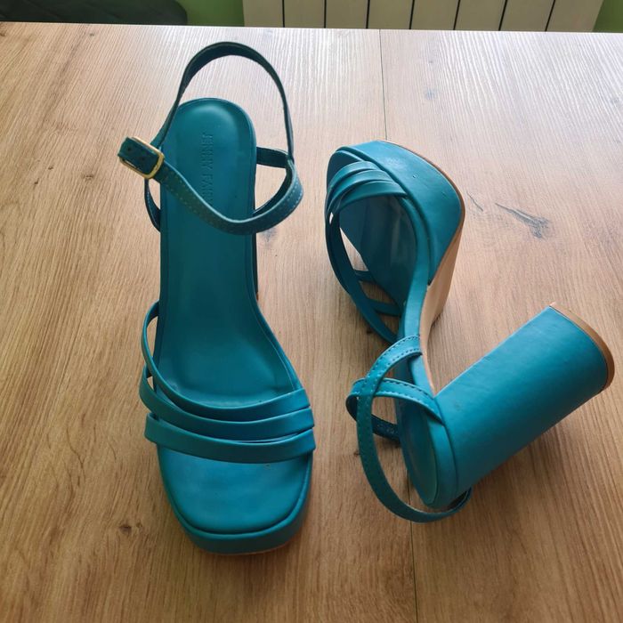 Елегантни дамски обувки