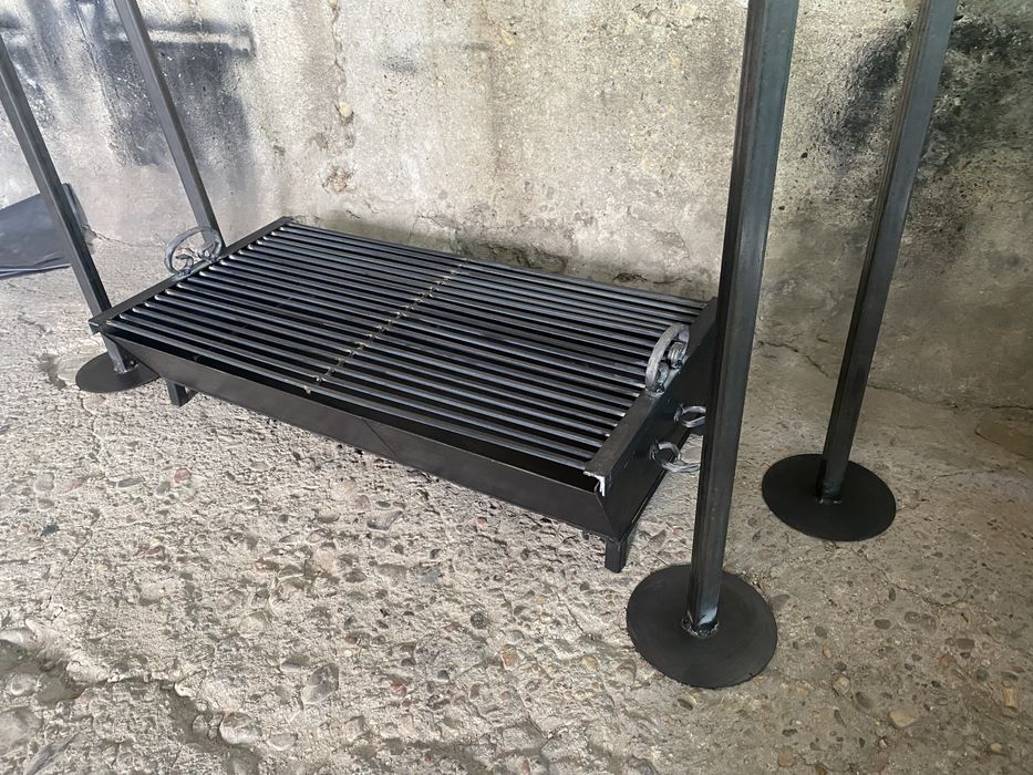 BBQ барбекю на дървени въглища. 80х40х70