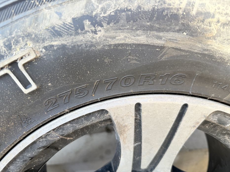 Продам комплект шин с дисками