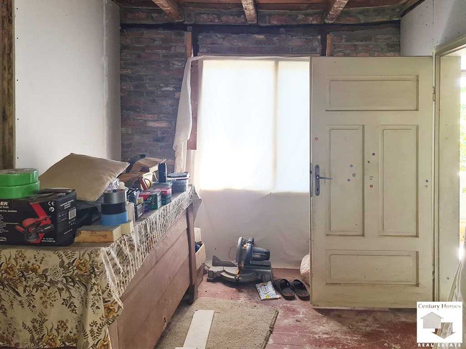 116283 Просторен парцел с къща и допълнителни постройки за продажба в с. Самоводене, 10 мин. път от Велико Търново