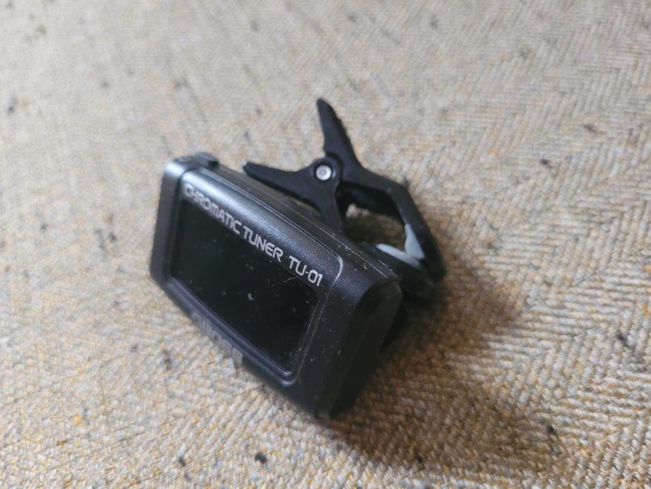 Продавам тунер и перца за ел. китара