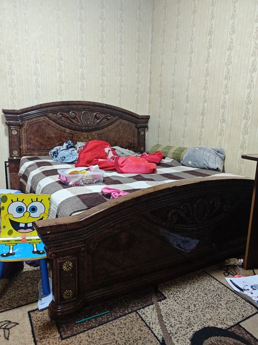 Гарнитур, шкаф, комод, кровать, матрац.