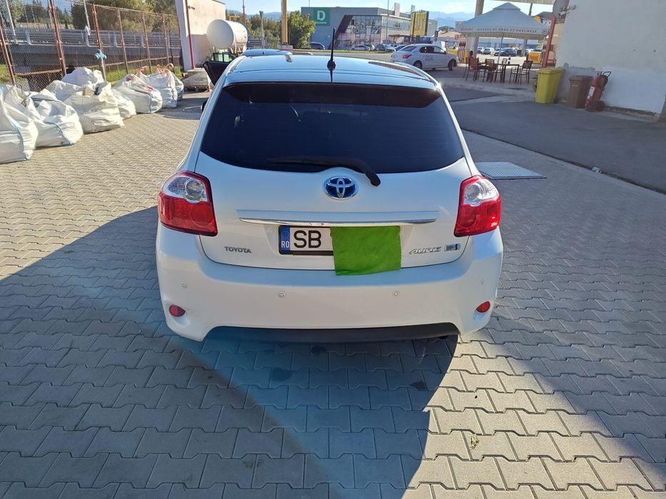 Toyota Auris Hybrid 2012