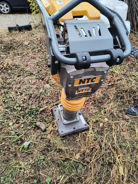 Închiriez mai compactor