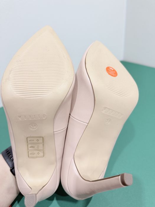 Обувки с висок ток