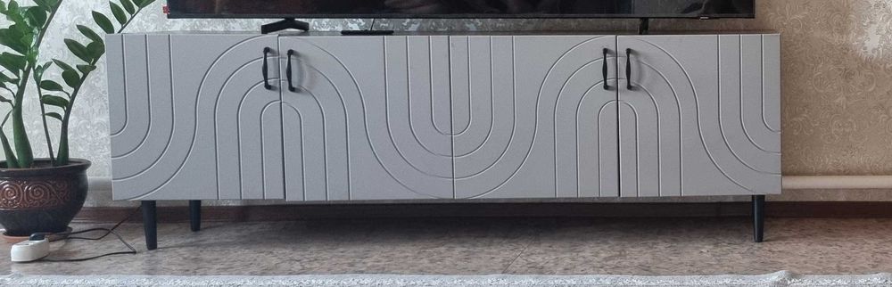 Продам тумбу под телевизор