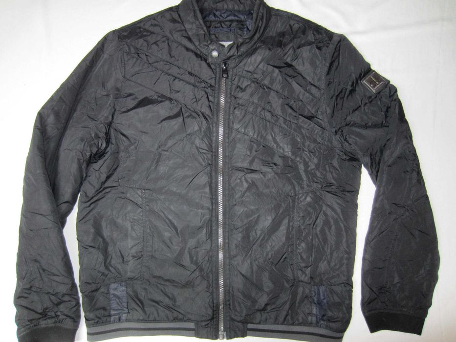 Geaca Calvin Klein, masura XXL, matlasata, poliester, subtire ca grosime, stare f.buna