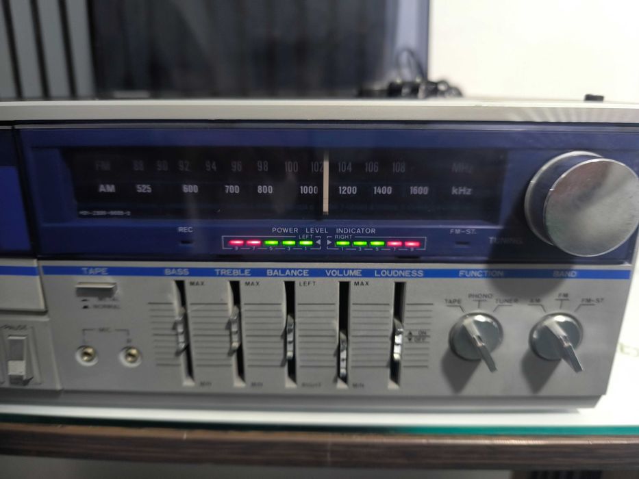 Sistem Audio All-in-One Model 4042 - Pick-up, Casete, Radio