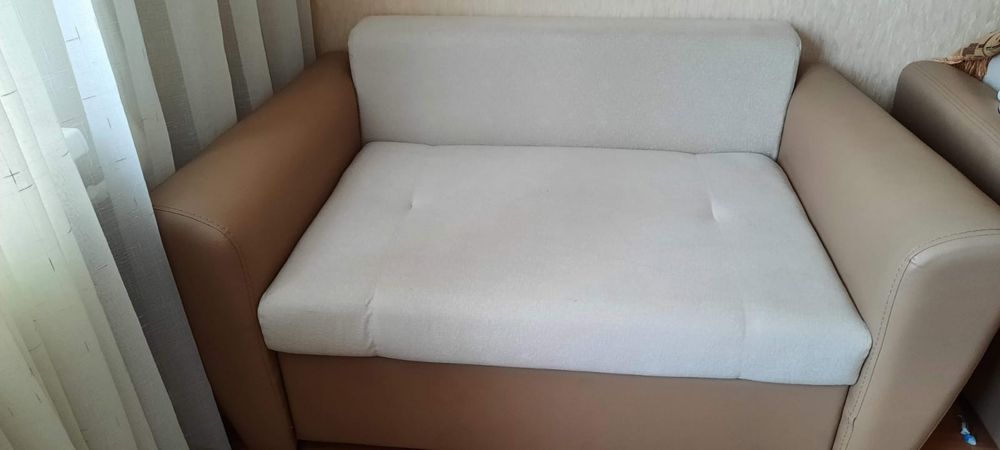 Диван в комплекте с креслом
