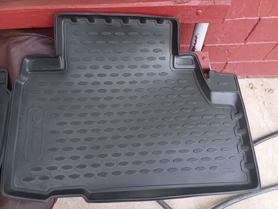 Продам новые оригинальные полики от Changan CS75 plus