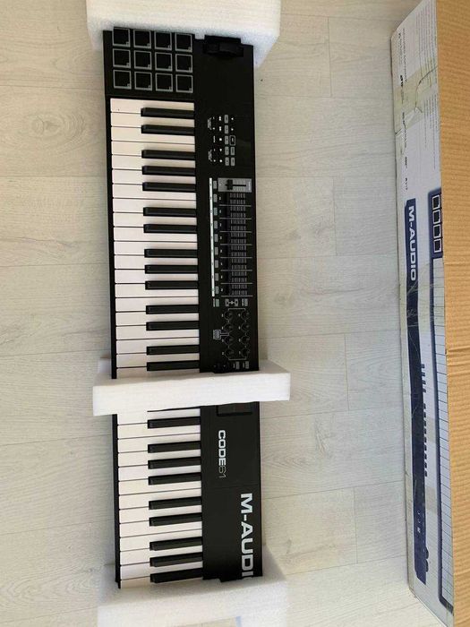 M-AUDIO CODE 61 Midi клавиатура