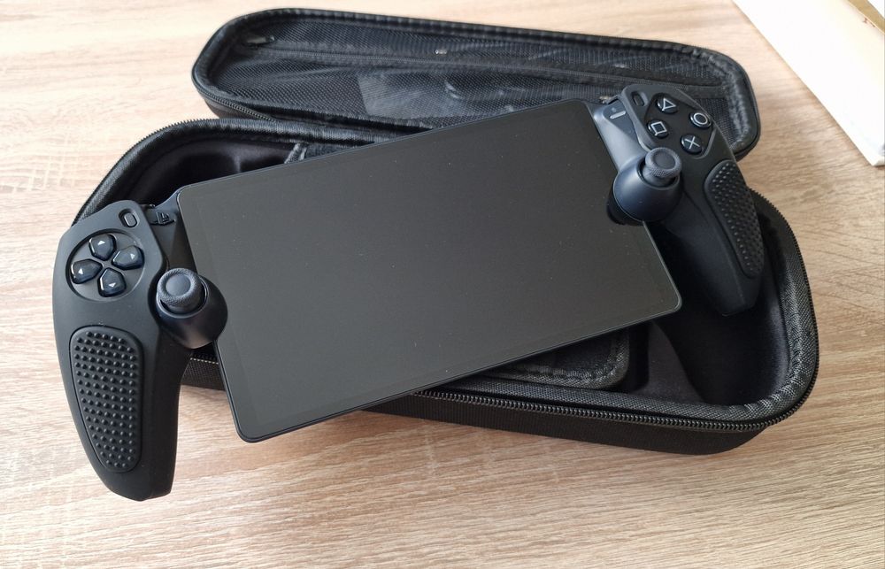 Продавам Playstation Portal Black