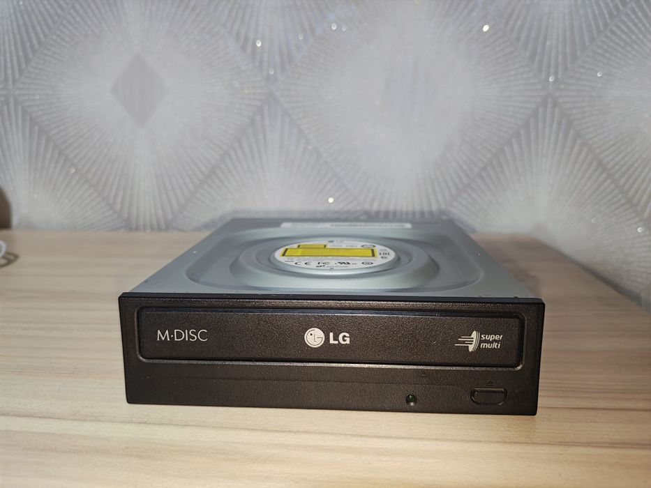 Вътрешна DVD/CD записвачка LG Super Multi (Model: GH24NSC0)