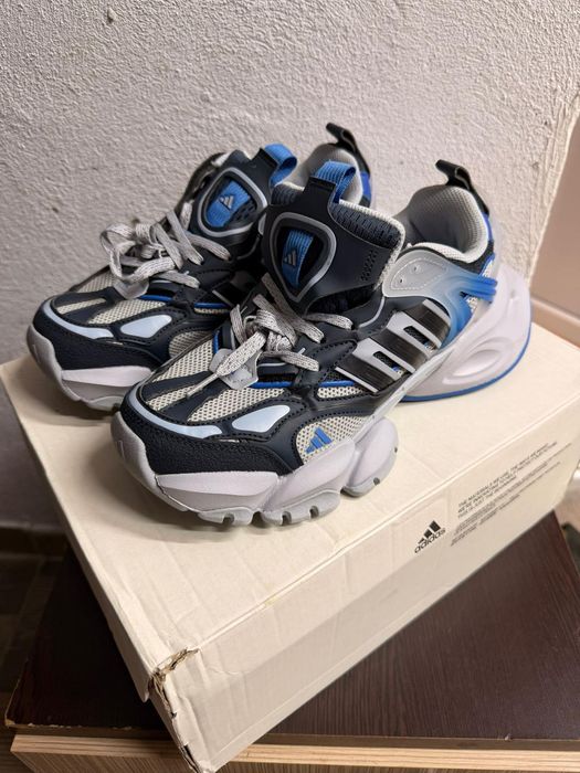 Pereche de adidasi adidas runner delux