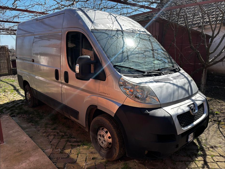 microbuz peugeot boxer