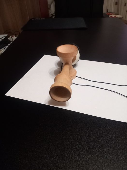 Vând  o kendama  nouă