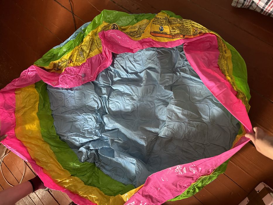 Детский бассейн и надувной матрац