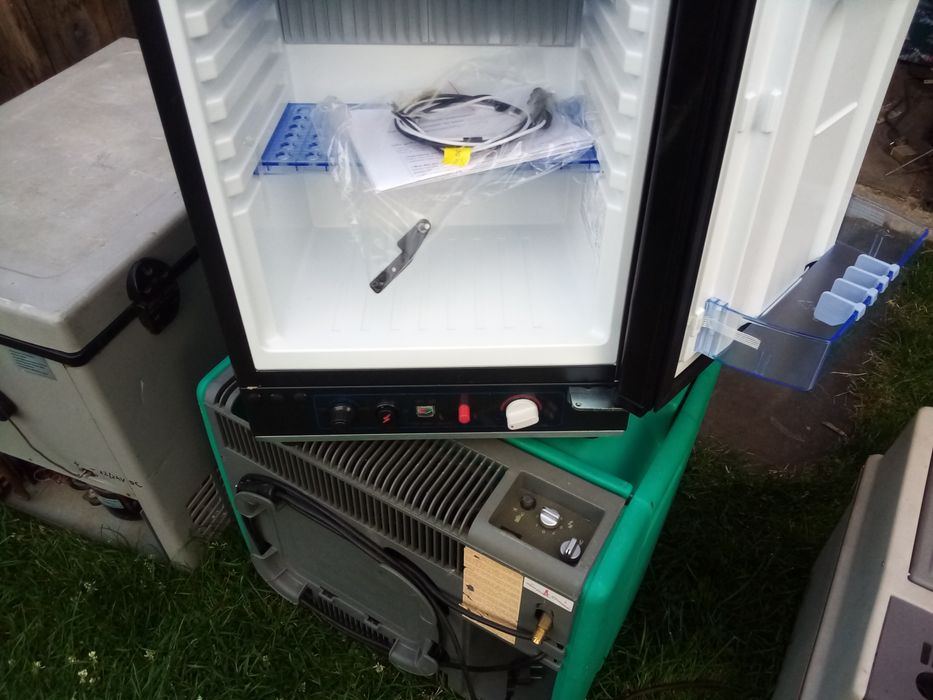 Congelator /Frigider trivalent auto, camping, rulotă