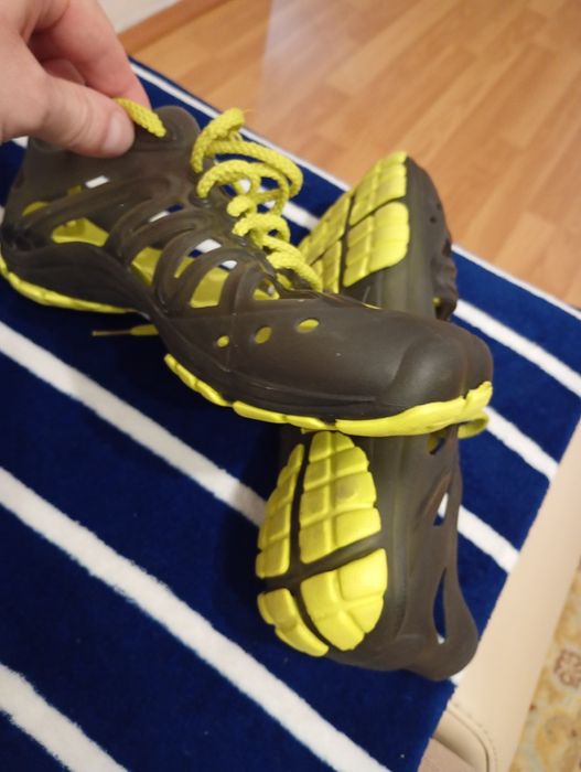 Se vinde o pereche Mocasini pt sport mărimea 43