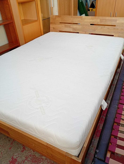 Pat lemn  masiv / 140 x 200 cm