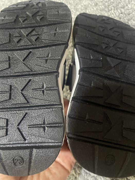 Продам кросовки кожанные фирмы Tiflani