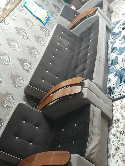 Divan sotiladi-yaxshi holatda