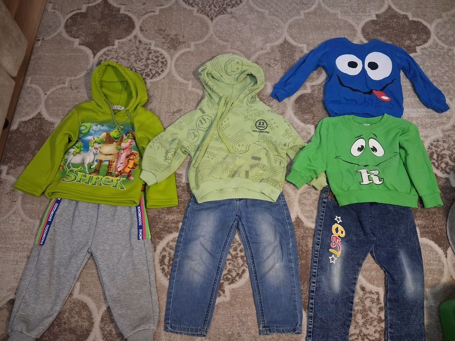 Продам  детские вещи на 2- 4 года