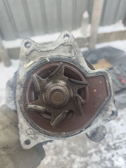 Продам двигатель 4м40 по запчастям