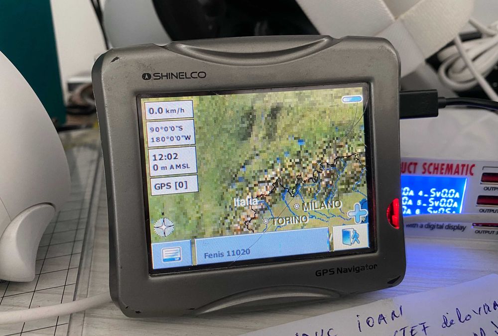 GPS TomTom One Model N14644 + bonus inca un GPS Shinelco