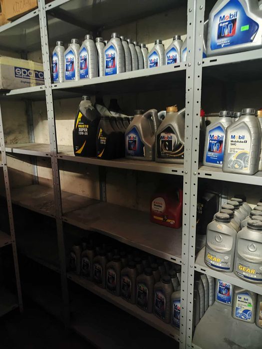 Автомобилно масло с изтекъл срок на годност - туби и литри