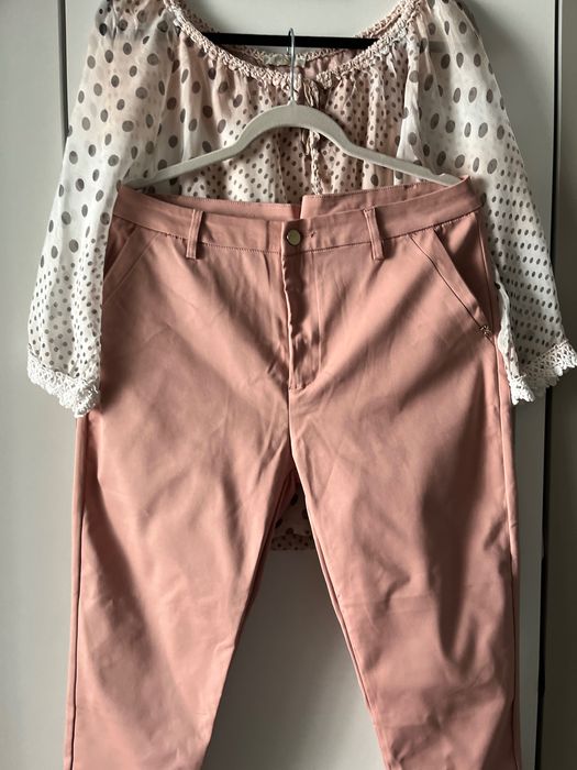 Costum cu pantalon de vanzare